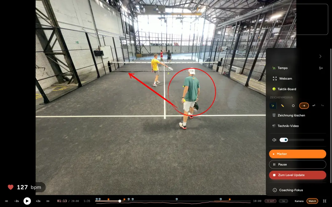Editor de análisis con un jugador marcado y una flecha en el vídeo